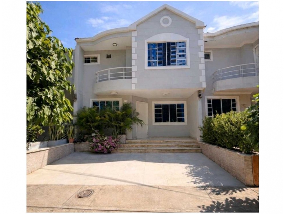 VENTA CASA TRES PISOS EN CONJUNTO CERRADO SECTOR BAVARIA - L.C.
