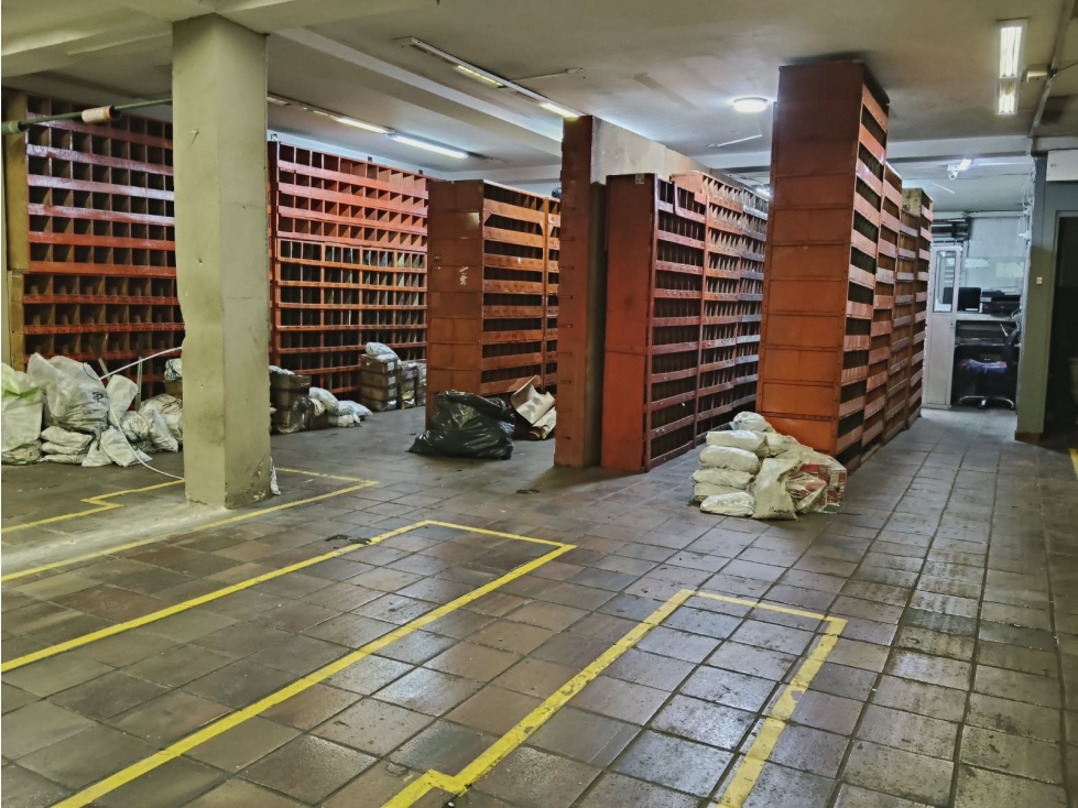 En venta bodega con local y oficinas en el barrio Libertador en Bogota - 2
