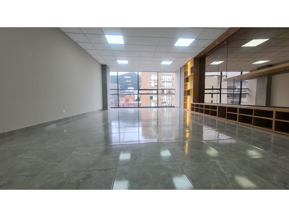 En venta amplia y luminosa oficina en el Chico, en Bogota — foto 2