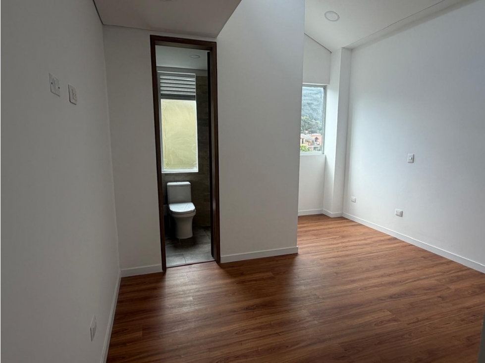 CASA EN VENTA EN WEST TWON, COTA - 2