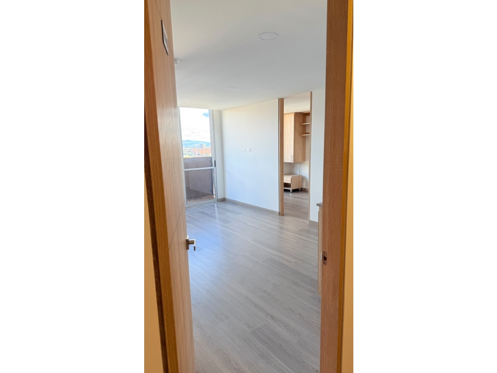 VENTA APARTAMENTO ILUMINADO EN ALCALÁ 134 EXCELENTE UBICACIÓN — foto 4
