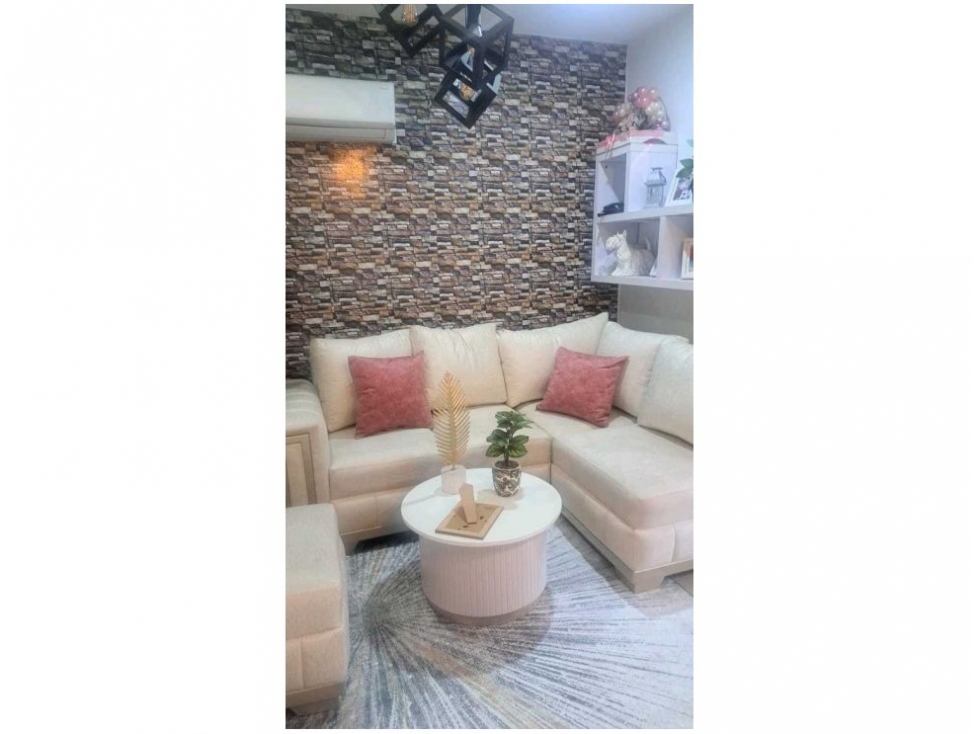 VENTA DE CASA REMODELADA DE DOS PISOS EN SECTOR CIUDAD DEL SOL - L.C. — foto 2