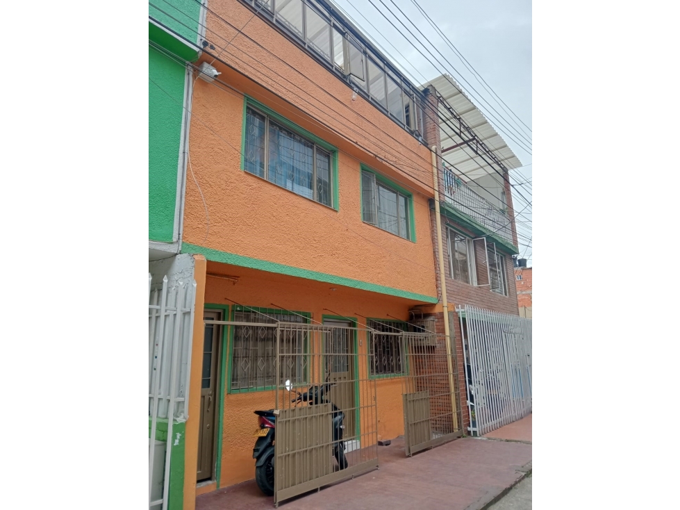 VENTA CASA GARCES NAVAS 3 NIVELES - ENGATIVA