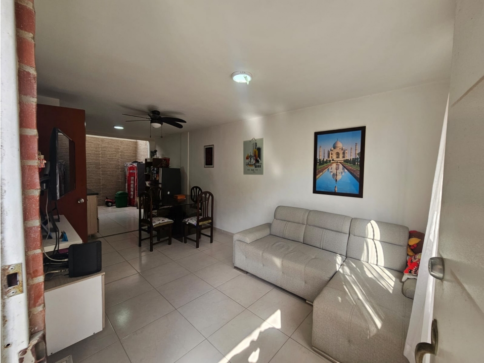 Oportunidad casa en conjunto cerrado en Soledad con piscina y patio — foto 3