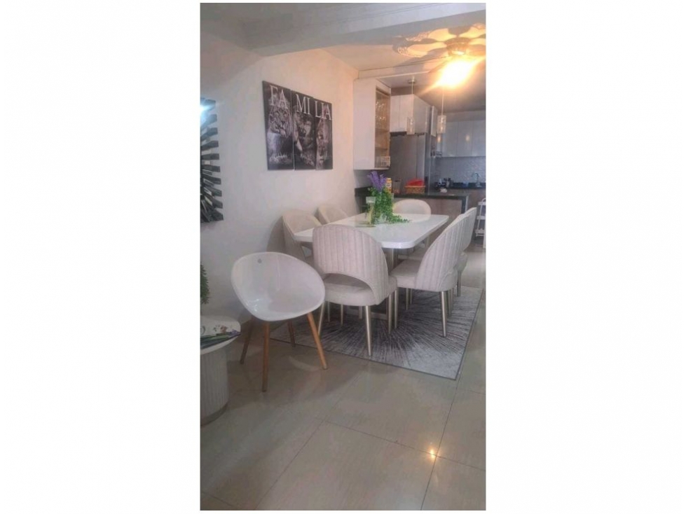 VENTA DE CASA REMODELADA DE DOS PISOS EN SECTOR CIUDAD DEL SOL - L.C. — foto 3