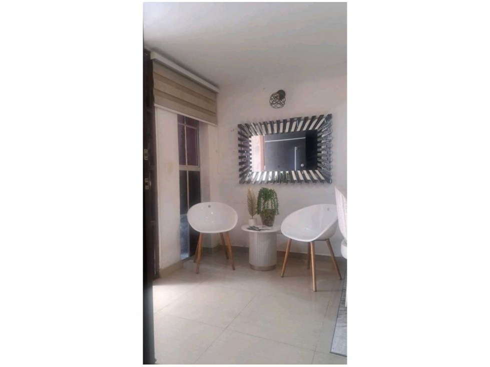 VENTA DE CASA REMODELADA DE DOS PISOS EN SECTOR CIUDAD DEL SOL - L.C. — foto 4