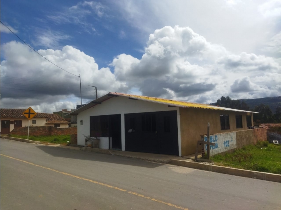 VENTA DE CASA EN EL CENTRO DE OICATA