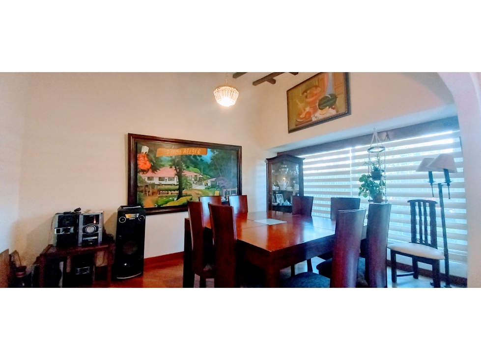 VENTA CASA EXCLUSIVA EN CANÓDROMO EXCELENTE DISTRIBUCIÓN Y UBICACIÓN