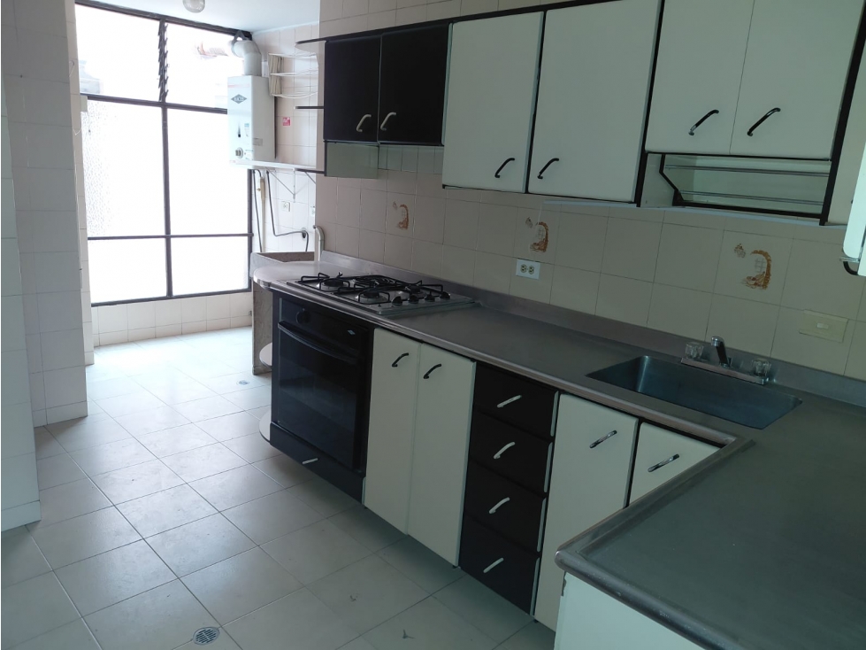 VENTA APARTAMENTO AV. SANTANDER CON VISTA INCREIBLE Y UBICACION — foto 2