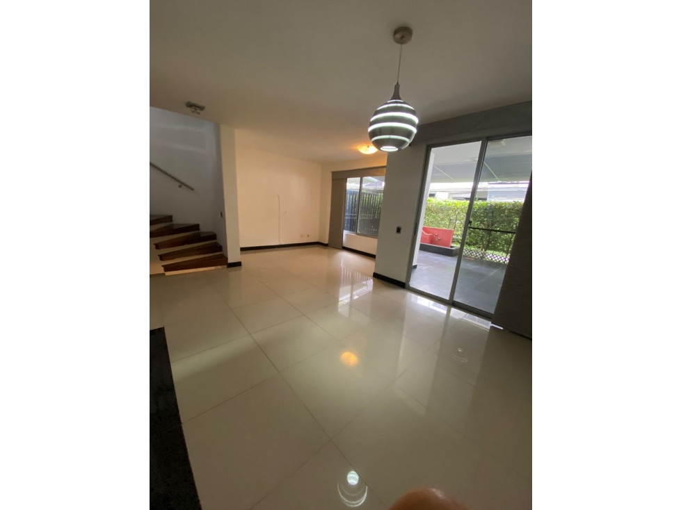 VENTA CASA ESQUINERA PINARES A PRECIO DE OPORTUNIDAD — foto 3