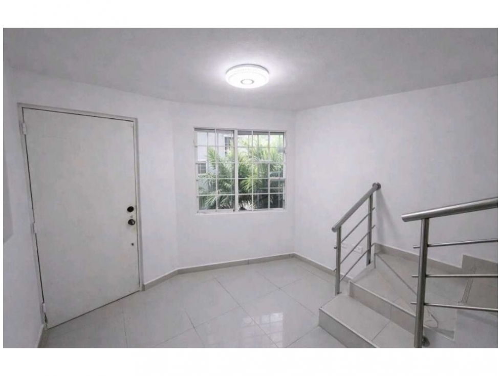 VENTA CASA TRES PISOS EN CONJUNTO CERRADO SECTOR BAVARIA - L.C. — foto 3