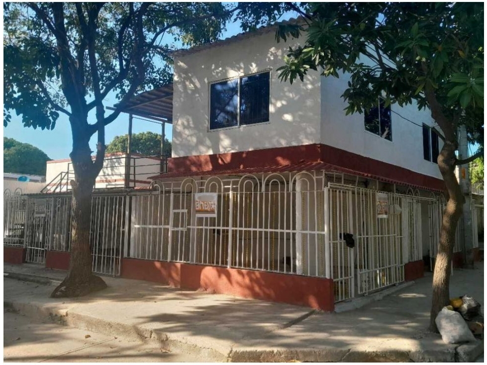SE VENDE CASA CON CUATRO APARTAESTUDIOS Y LOCAL SAN FRANCISCO SM L.C