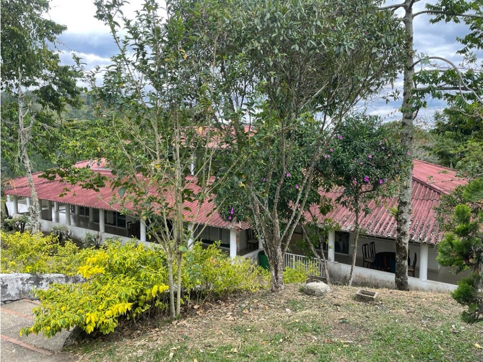 SE VENDE CASA LOTE EN LA VEGA - 2