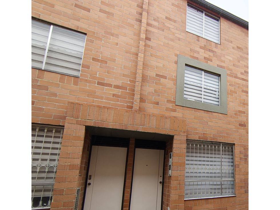 Venta Casa Álamos Sur: Garaje, 3 hab, 2 baños, Estudio y Patio — foto 2