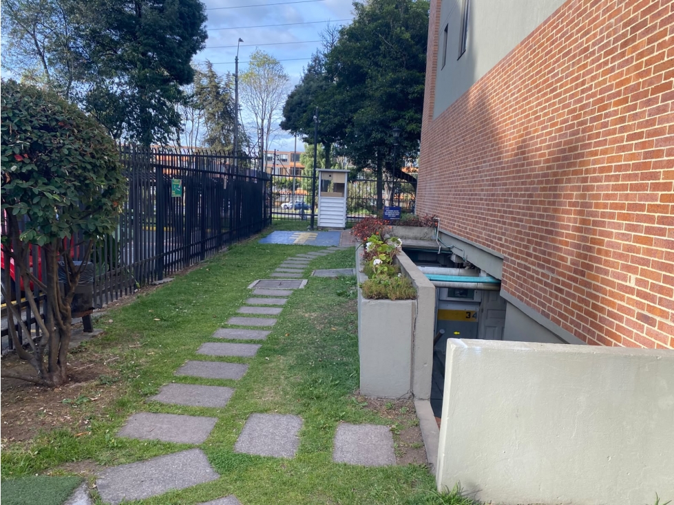 SE VENDE CASA EN HAYUELOS, BOGOTÁ