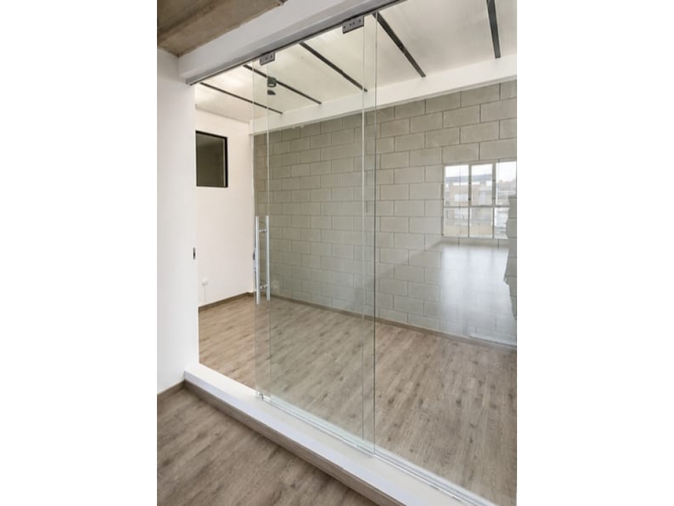 VENTA - Oficina/Consultorio en La Alhambra - Con Certificación RETIE — foto 3