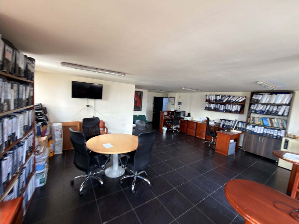 VENTA DE OFICINA EN CENTRO COUNTRY - 2