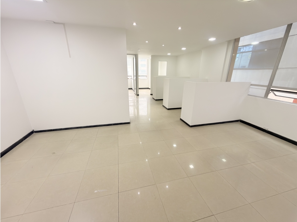 VENTA DE OFICINA EN CHAPINERO - 2