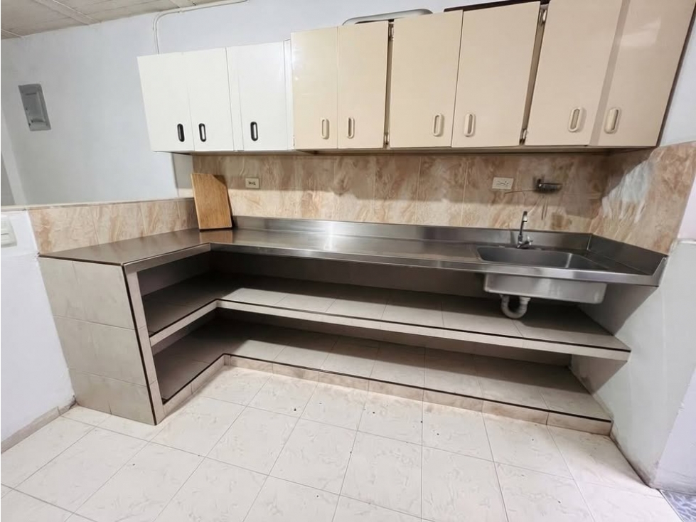 SE VENDE CASA EN CARTAGO CON LOCAL COMERCIAL Y 3 APARTAMENTOS — foto 2