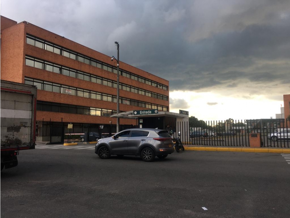 VENTA OFICINA FONTIBON PARQUE INDUSTRIAL PUERTO CENTRAL — foto 2