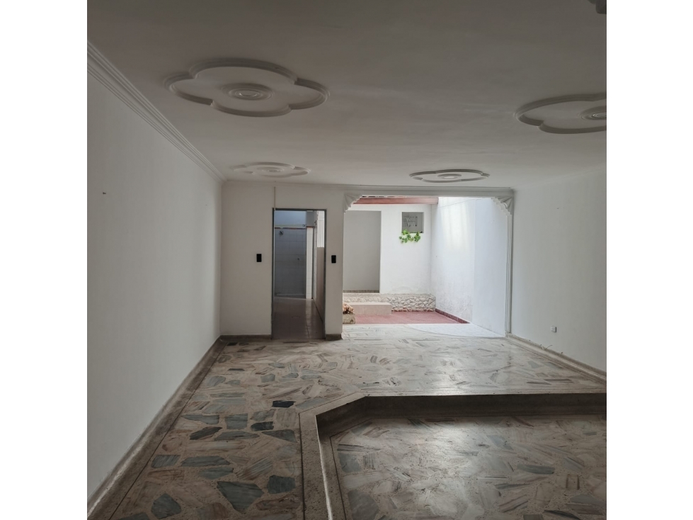 VENDO CASA CENTRAL EN INGENIO II — foto 4