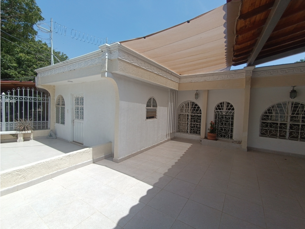 SE VENDE CASA CON APARTAESTUDIO EN SECTOR RIASCOS SANTA MARTA - E.C. - 4