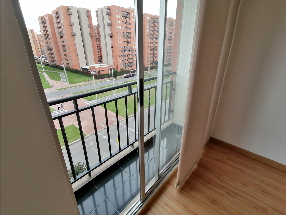 Venta de Apartamento con balcón en Abundara, Madrid — foto 3