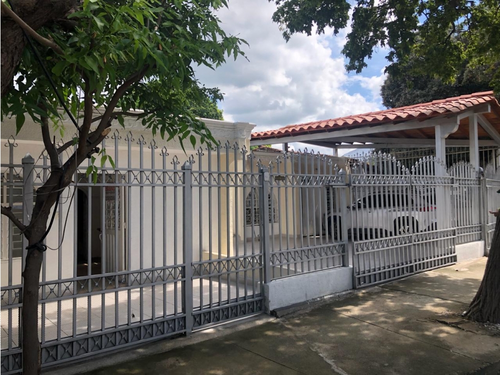 SE VENDE CASA CON APARTAESTUDIO EN SECTOR RIASCOS SANTA MARTA - E.C. - 1