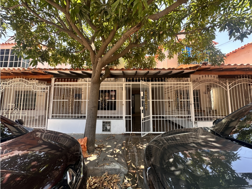 VENTA CASA AMPLIA DOS NIVELES CERCA AVENIDA LIBERTADOR JA