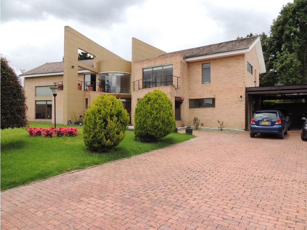 VENDO CASA- HACIENDA SAN SIMON