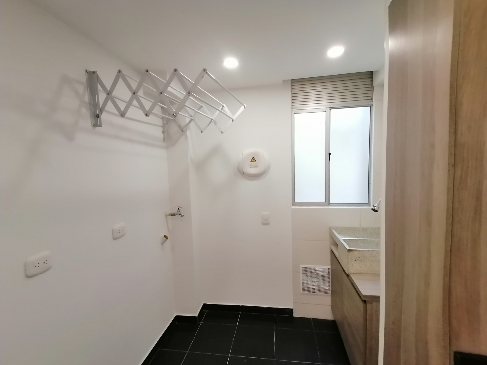 Venta de Apartamento con balcón en Abundara, Madrid — foto 6