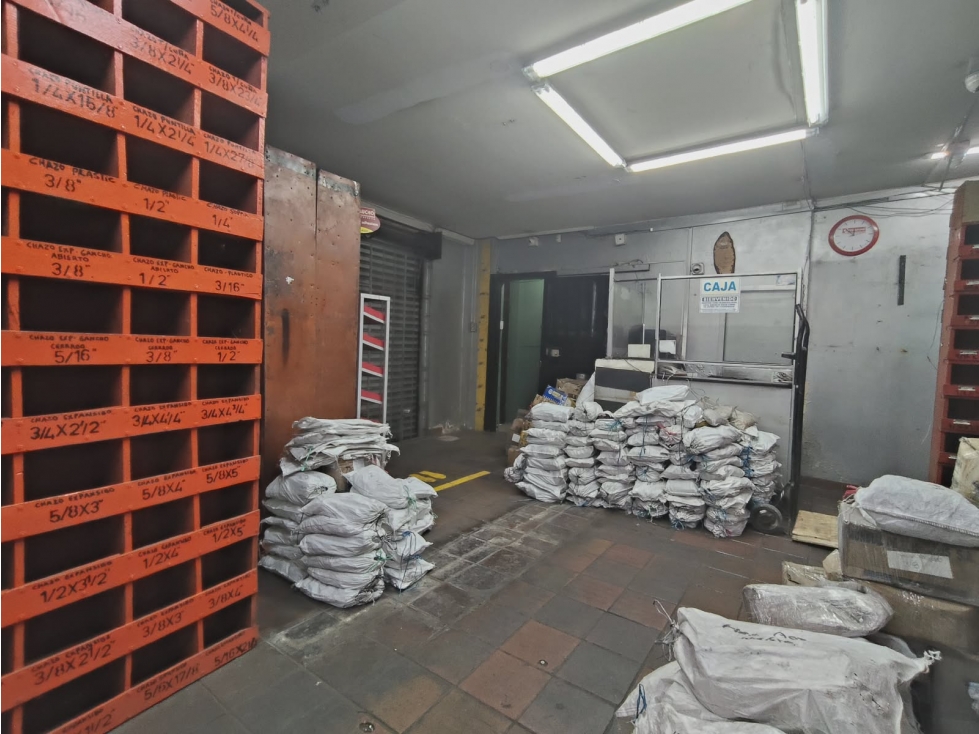 En venta bodega con local y oficinas en el barrio Libertador en Bogota - 3