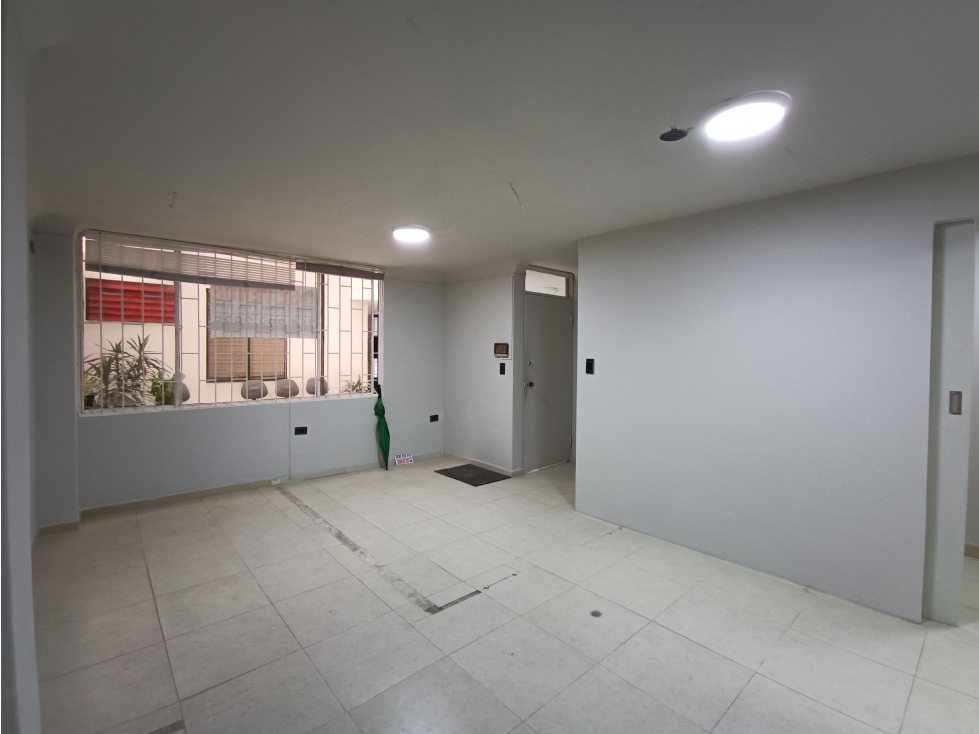 VENTA DE OFICINA EN EL LAGO — foto 4