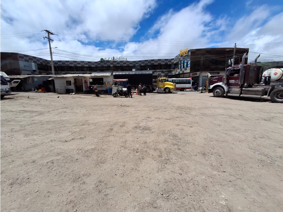 VENTA DE LOTE RESIDENCIAL Y COMERCIAL FRENTE A CC FLORIDA SHOPPING - 1