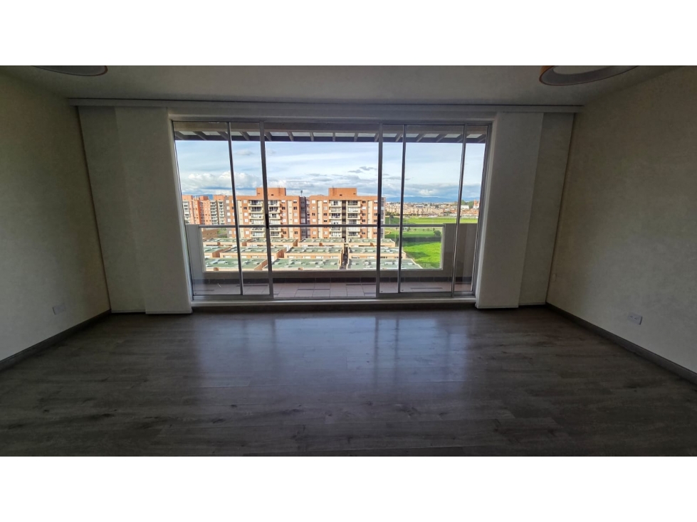 ARRIENDO APARTAMENTO AMPLIO CON EXCELENTE ZONAS SOCIALES — foto 4