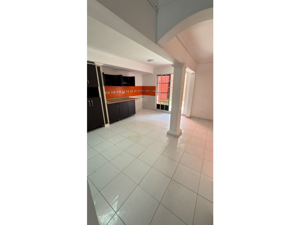 ARRIENDO CASA ALAMEDA LA VICTORIA
