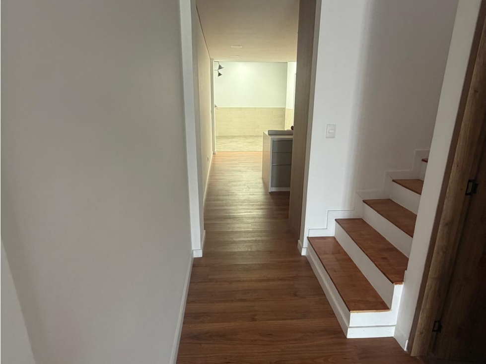 CASA EN VENTA EN WEST TWON, COTA - 6