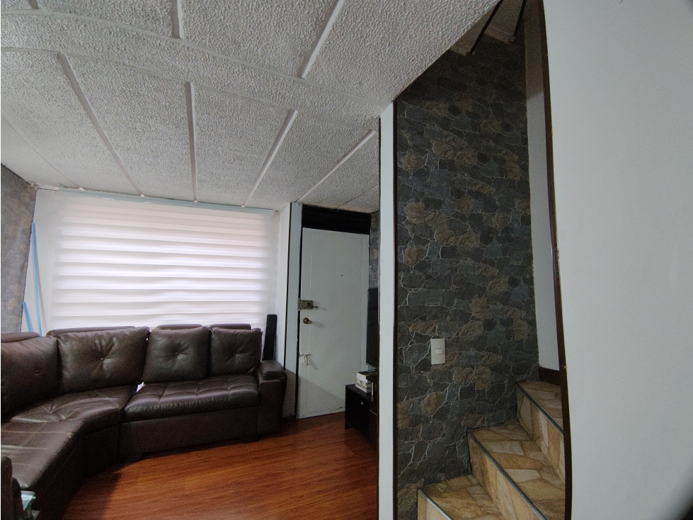 Venta Casa Álamos Sur: Garaje, 3 hab, 2 baños, Estudio y Patio — foto 4