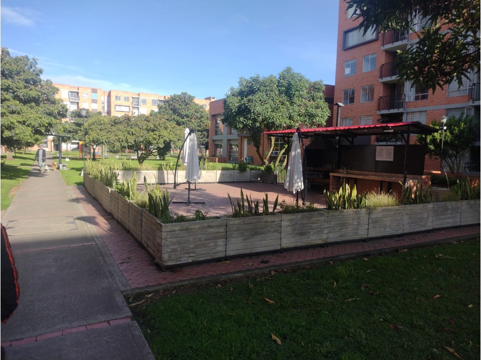 VENDO APARTAMENTO MADRID CONJUNTO TARENTO, — foto 3