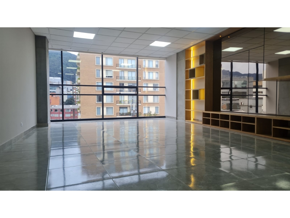 En venta amplia y luminosa oficina en el Chico, en Bogota — foto 3