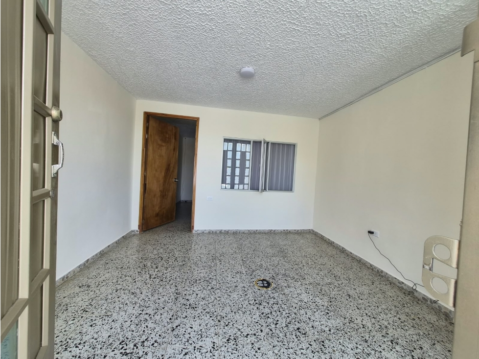 VENTA DE CASA EN EL BARRIO DE LA GRANJA — foto 2