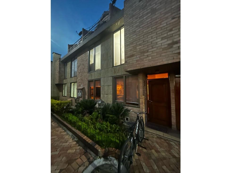SE VENDE CASA EN MOSQUERA SERREZUELA