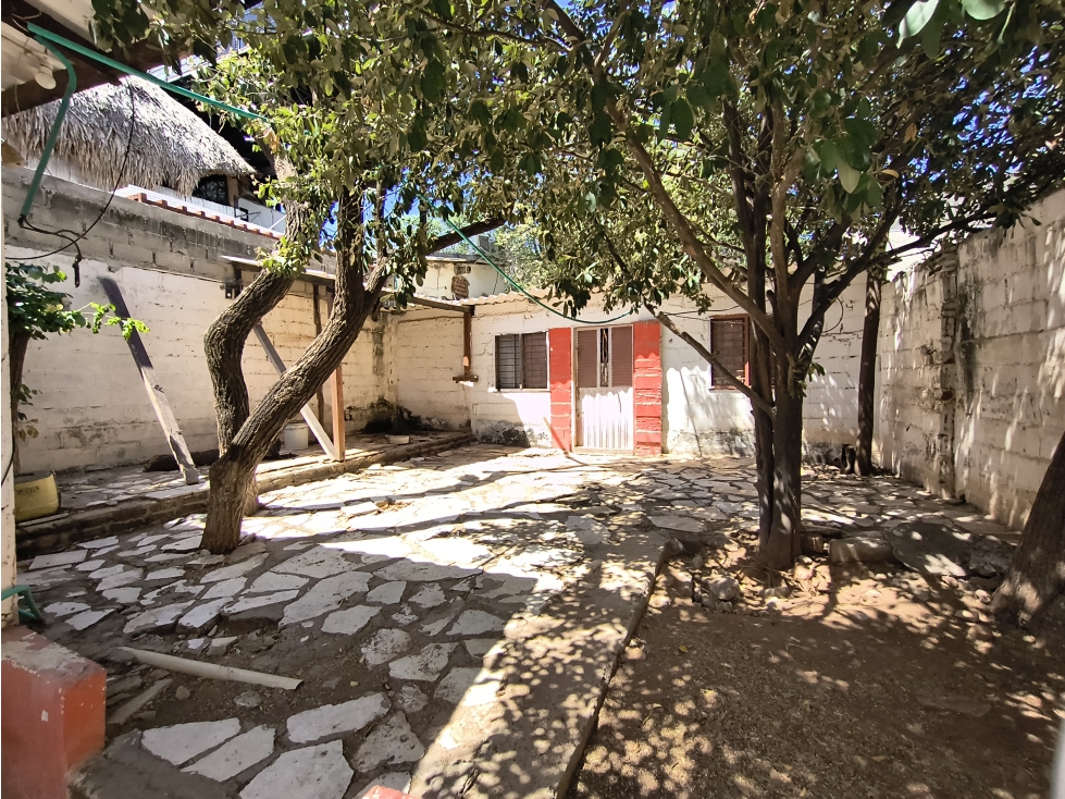 SE VENDE CASA CON APARTAESTUDIO TAGANGA SANTA MARTA H.I - 5