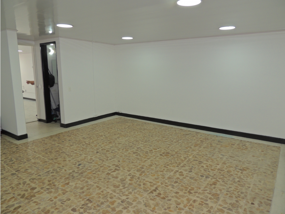 VENDO LOCAL COMERCIAL CHAPINERO Ed. seguros Bolívar — foto 3