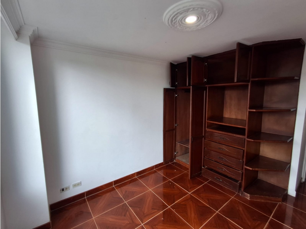 VENTA DE CASA EN EL BARRIO LA GRANJA - 4
