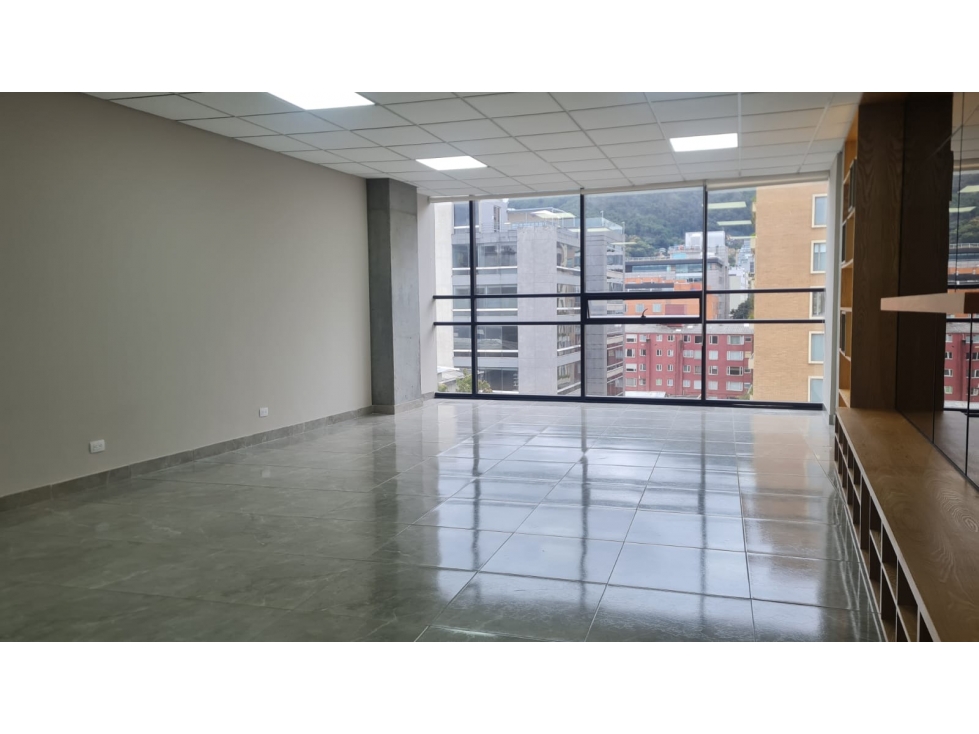 En venta amplia y luminosa oficina en el Chico, en Bogota — foto 5