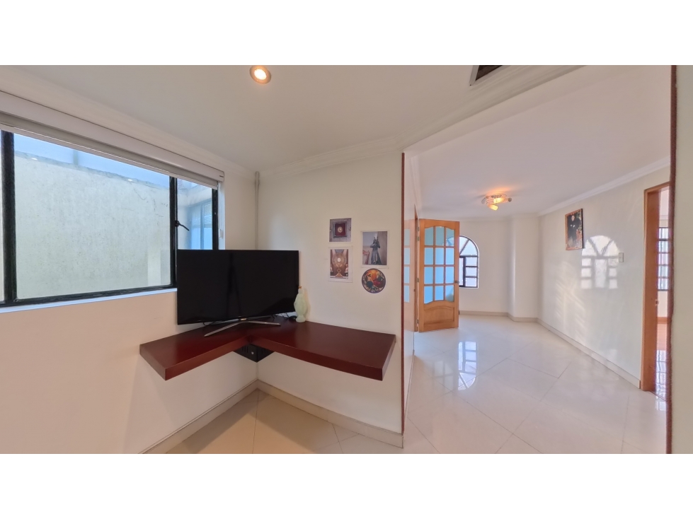 Casa en Venta en Madrid, Cund. 3 Pisos + Apartaestudio Independiente — foto 2
