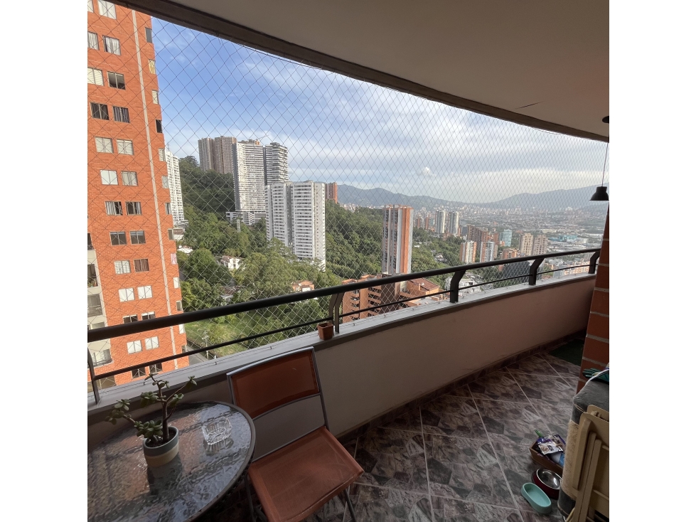 VENTA APARTAMENTO EXCELENTE UBICACION Y VISTA EN LOMA DEL INDIO