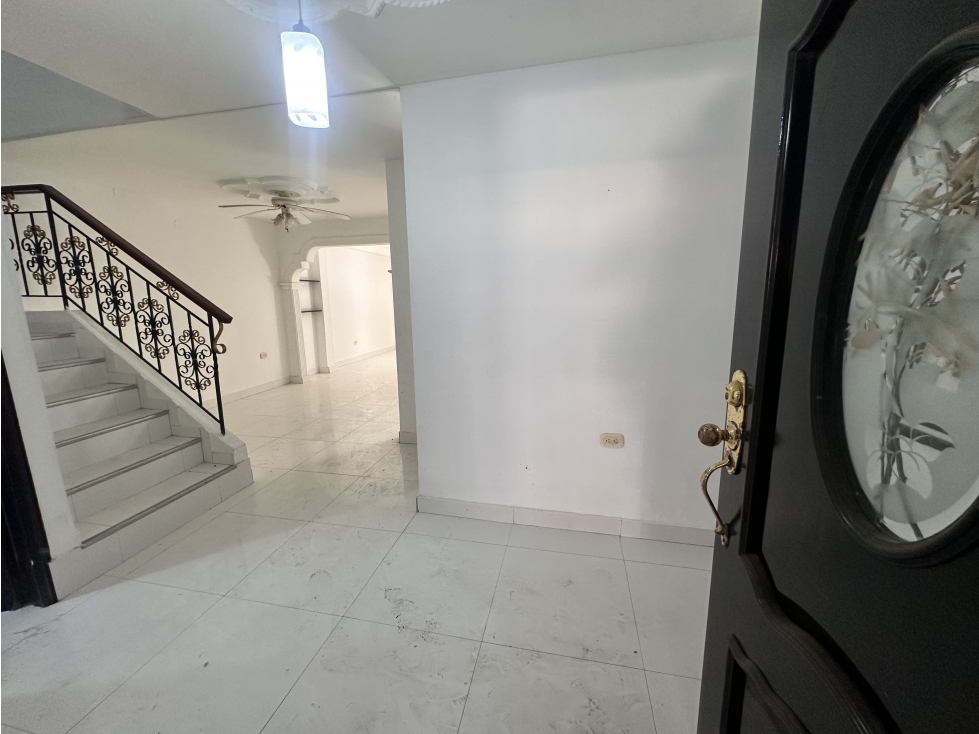 VENTA CASA AMPLIA DOS NIVELES CERCA AVENIDA LIBERTADOR JA — foto 4
