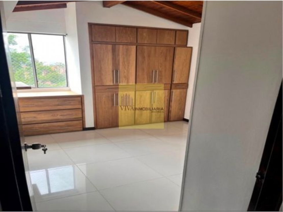 ¡Espectacular Vista! Apartamento en Venta en la Loma de Los Bernal VI — foto 4